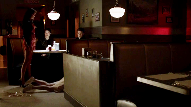 File:The-vampire-diaries-4.18-american-gothic-snap-2jolenedeath.png