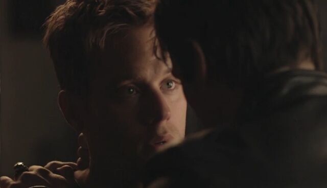 File:Aaron-is-compelled-by-damon-in-5x12.jpg