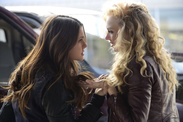 File:Elena-liv 5x21.jpg