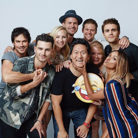File:2016-07-23 SDCC Ian Somerhalder Michael Malarkey Candice King Matt Davis Zach Roerig Julie Plec Paul Wesleey Kat Graham.jpg