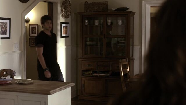 File:TVD1x02-Gilbert House 71.jpg