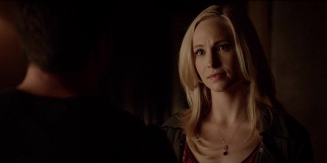 File:Tyler-Caroline in 5x14.png