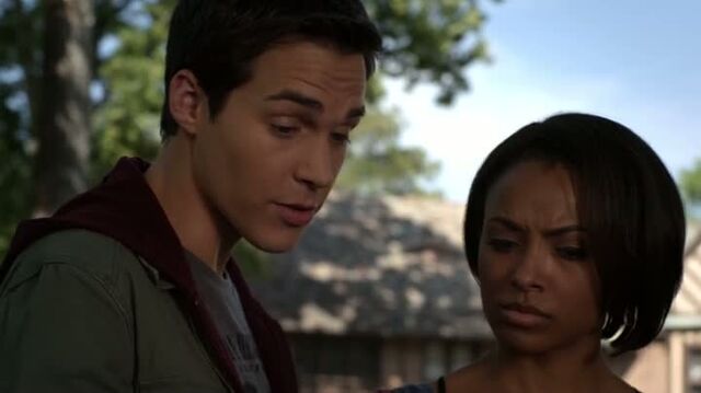 File:6X04-76-KaiBonnie.jpg