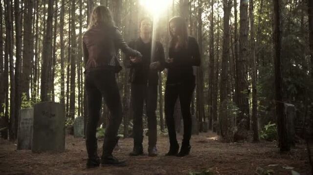 File:6X09-20-ElenaDamonLiv.jpg