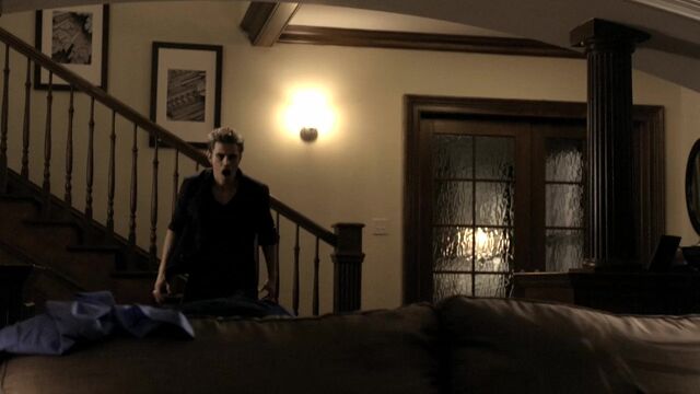 File:TVD2x01-Gilbert House 19.jpg