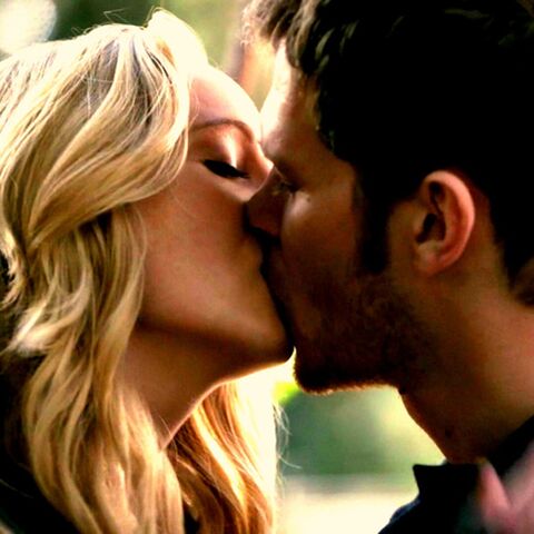 File:Caroline and Klaus kiss.,..jpg