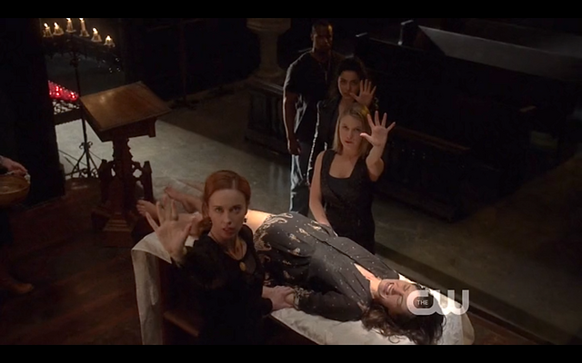 File:1x22-Witches hold Klaus.png