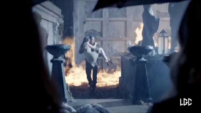 File:Davina Fire Sign-4.jpg