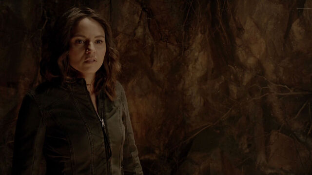File:715-029-Rayna.jpg