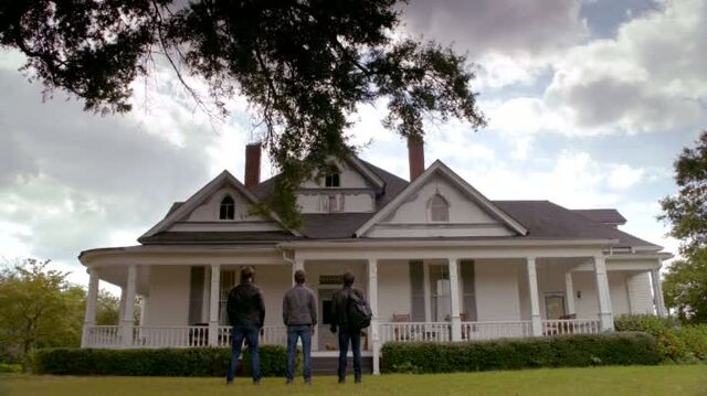 File:6X08-35-StefanDamonAlaric.jpg