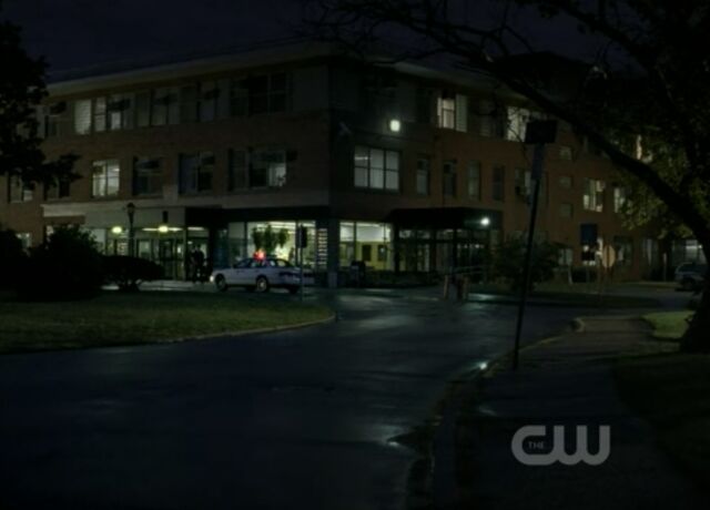 File:MysticFallsHospital.jpg