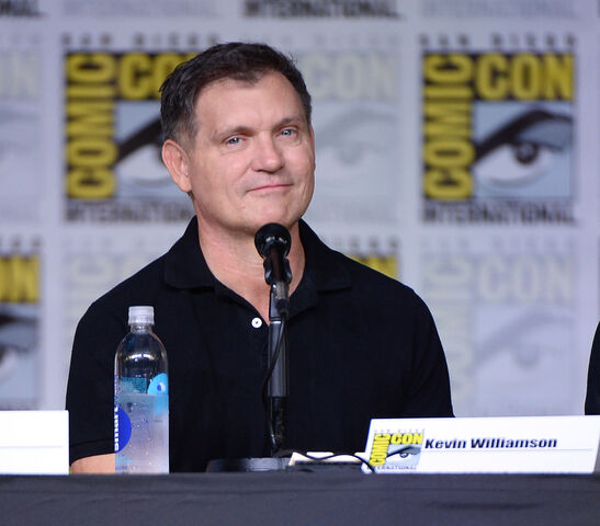 File:2016-07-23 SDCC Panel Kevin Williamson.jpg