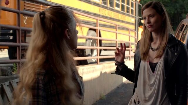 File:7X01-26-Valerie.jpg
