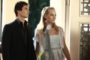 640px-Damon-Caroline-at-the-Founders-Day-Celebration-damon-and-caroline-11627325-800-533.jpg