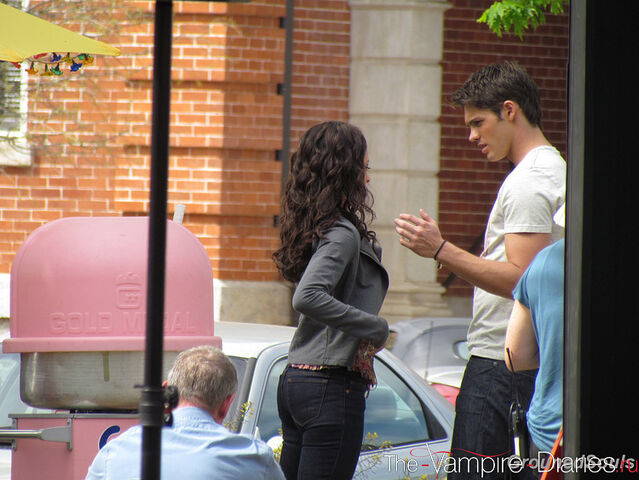 File:Jeremy-Bonnie-BTS-jeremy-and-bonnie-21678407-750-563.jpg