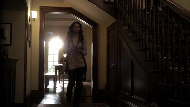 File:TVD2x11-Gilbert House 3.jpg