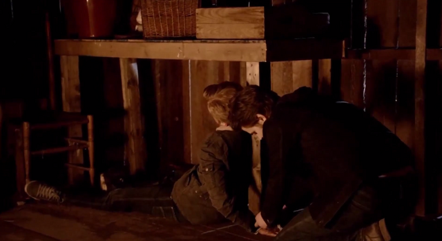 File:Stefan helping luke 5x20.png