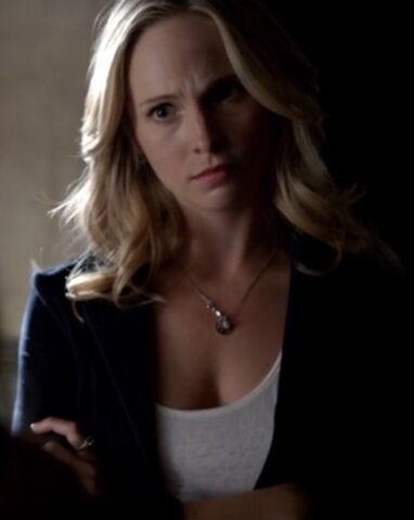 File:Caroline 4 TVD 5x02.jpg