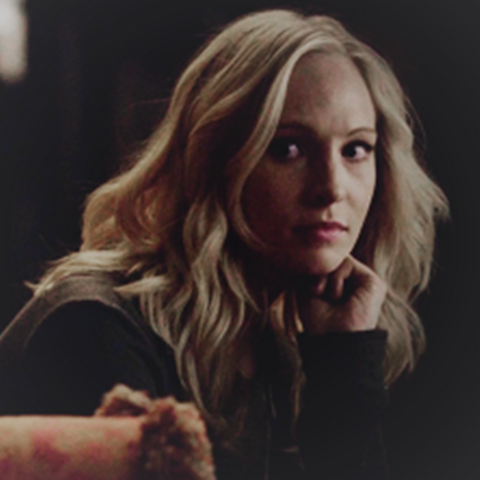 File:Caroline in episode 100.,..png