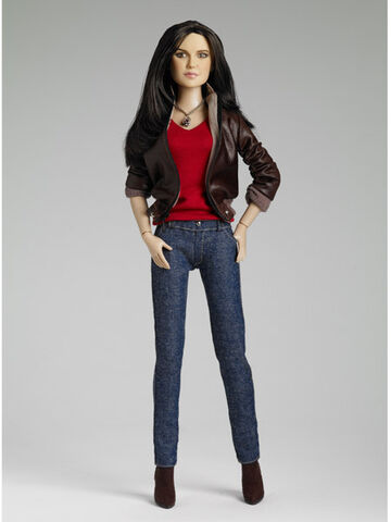 File:Elena-gilbert-tonner-doll.jpg