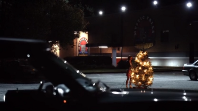 File:Bonnie-and-christmas-tree.png