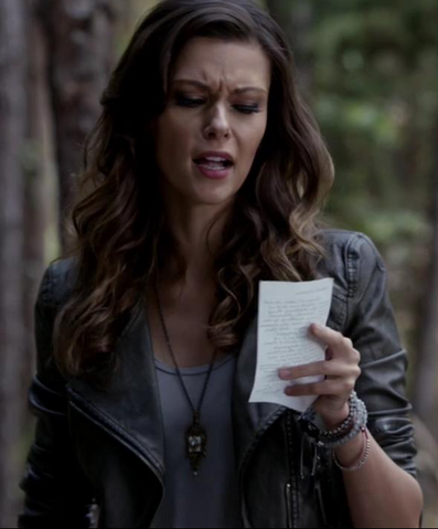 File:Susan-l-jewelry-dragonfly-clear-crystal-and-mother-of-pearl-filigree-necklace-and-the-vampire-diaries-gallery.png