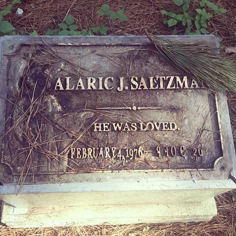 File:Grave-Alaric.jpg