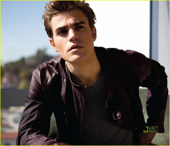 Fichier:Paul-wesley-da-man-magazine-06.jpg
