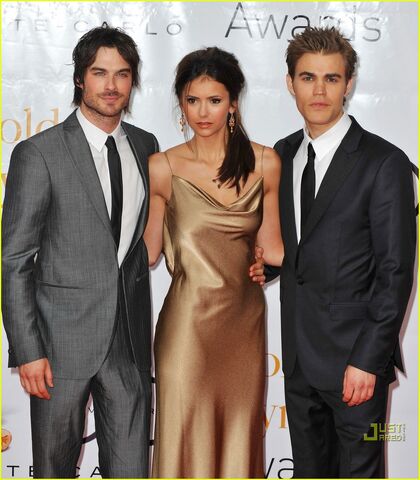 Fichier:Nina-dobrev-paul-wesley-ian-somerhalder-vampire-diaries-monte-carlo-03.jpg