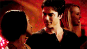 Damon et Bonnie à la boule amère