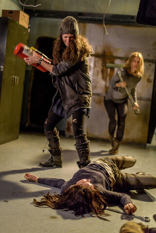 File:Help Me 1x01 Cynthia kills.jpg