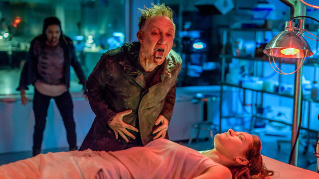 File:Help Me 1x01 Vampire Flesh bites Vanessa.jpg