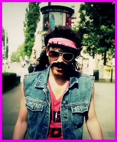 Datei:Henry Mustache.png