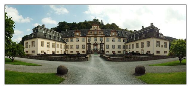Datei:Schloss Königsbrunn1.jpg