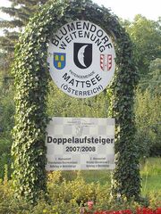 450px-Blumendorf Weitenung-1-