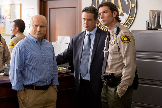 File:VMarsmovie-atthestation.jpg