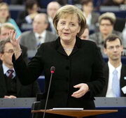 Angela Merkel SJ8 (Commons)