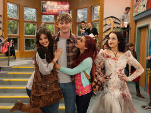 Victorious-moose-girls-5