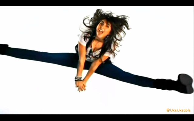 File:Trina Jumping.jpg