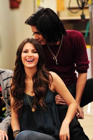 File:Avan-J-avan-jogia-22235404-333-500.jpg