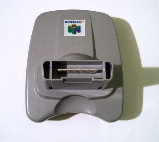 Archivo:N64-transfer pak.jpg