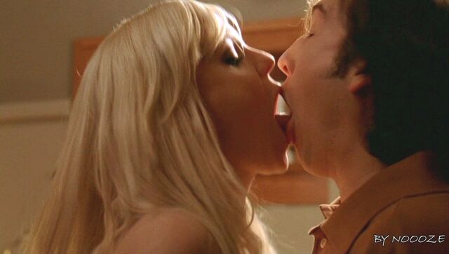 File:Samantha Frenching Mike.jpg