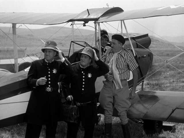 File:Abbaot costellokeystonecops .jpg