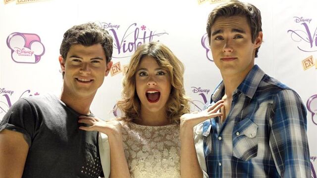 File:Violetta 150.jpg