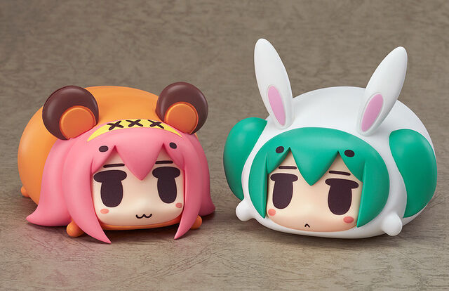 File:MemoStand Luka Miku FamilyMart.jpg