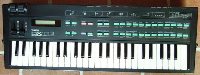 File:Tastiera yamaha DX, 100.jpg