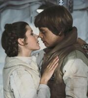 Leia luke kiss
