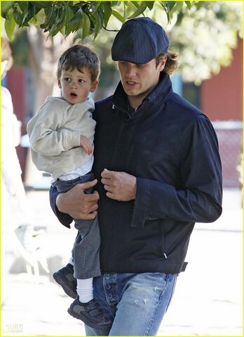 File:Gisele-bundchen-tom-brady-playground-05.jpg