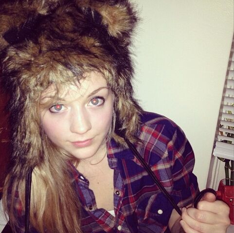 File:EmilywolfKinney.jpg