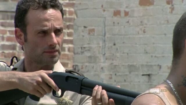 File:The-walking-dead-mossberg-500-rick.jpg